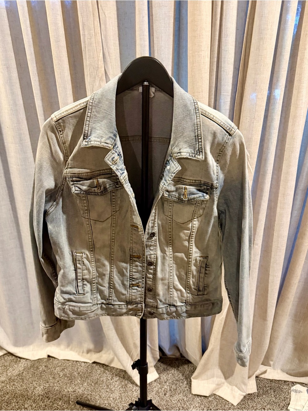 Light Blue Women's Denim Jacket - Classic Button-Up Trucker Style